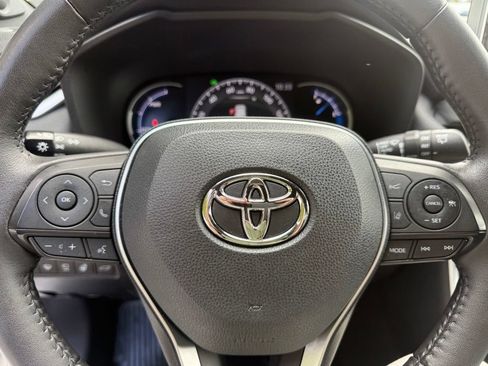 Used 2022 Toyota RAV4 XSE AWD/4WD image 34