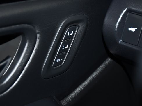 Used 2025 Honda Pilot TrailSport image 36