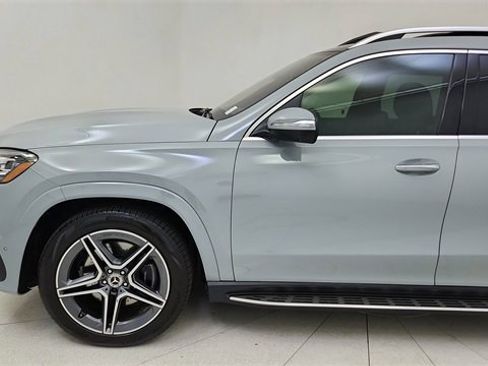 Used 2024 Mercedes-Benz GLS 450 4MATIC image 9