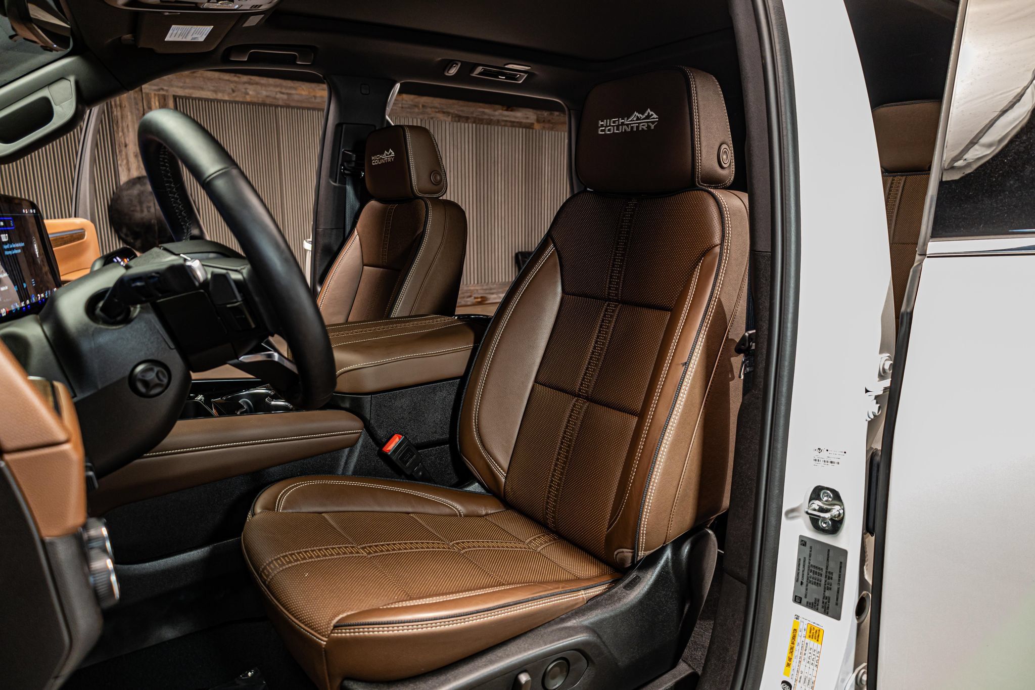 Used 2025 Chevrolet Tahoe High Country AWD/4WD image 21