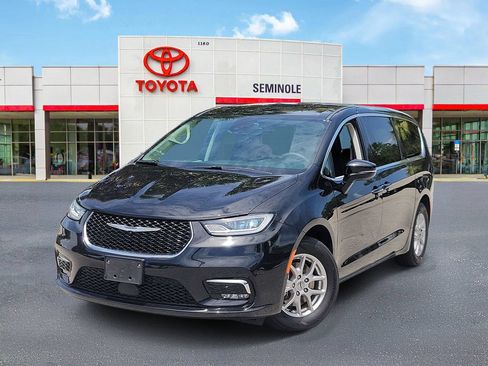 Used 2024 Chrysler Pacifica Touring-L FWD image 1