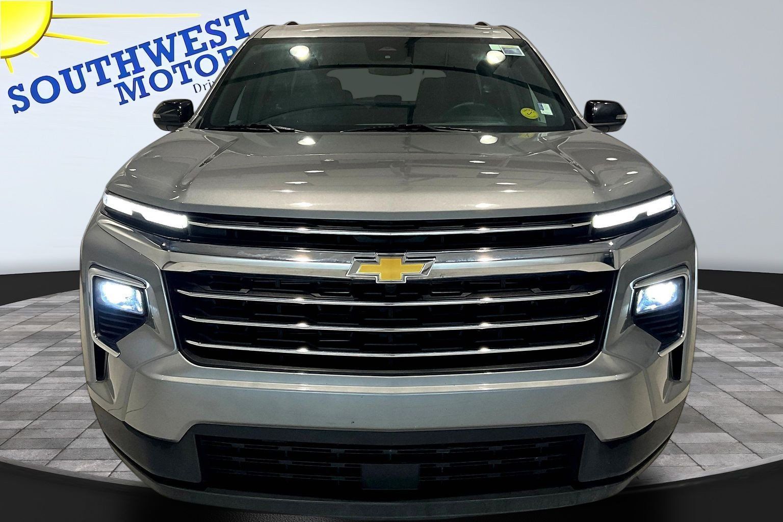 Used 2026 Chevrolet Traverse LT AWD/4WD image 2