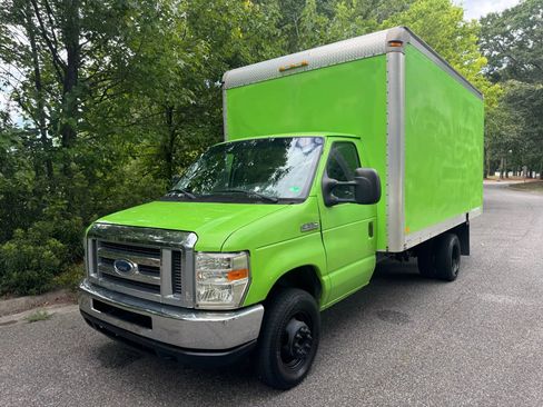 Used 2008 Ford E-350 and Econoline 350 Super Duty RWD image 2