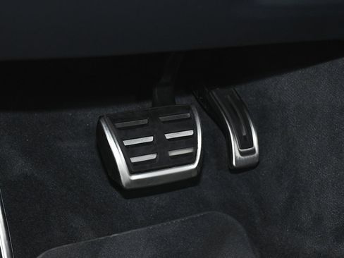 Used 2023 Audi S8 w/ S8 Comfort Plus Package image 25