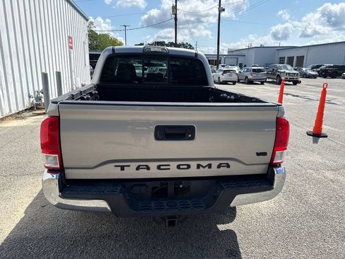 Used 2016 Toyota Tacoma SR5 w/ SR5 Appearance Package (SN) RWD image 7