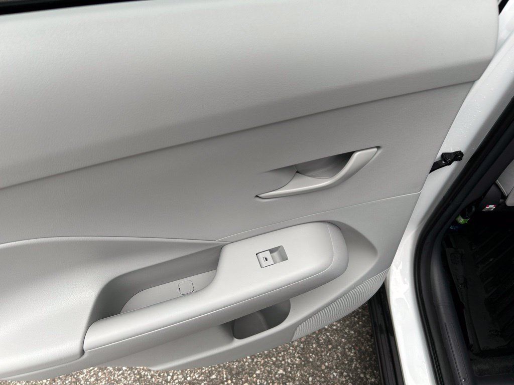 Used 2025 Hyundai Kona SEL FWD image 27