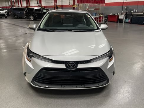 Used 2024 Toyota Corolla LE image 3
