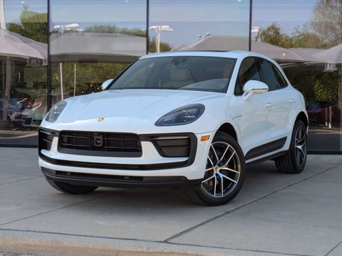 Used 2025 Porsche Macan image 1