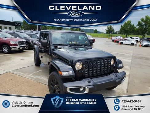 Used 2022 Jeep Gladiator Sport AWD/4WD image 1