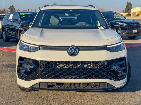 New 2026 Volkswagen Tiguan SE R-Line FWD image 4