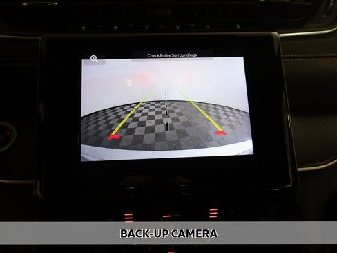 Used 2023 Jeep Grand Cherokee L Laredo image 5