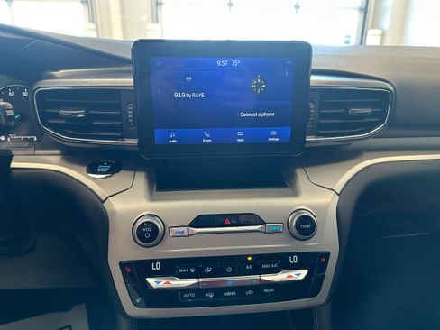 Used 2020 Ford Explorer XLT w/ Equipment Group 202A AWD/4WD image 21