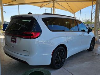 New 2027 Chrysler Pacifica Limited FWD video 2
