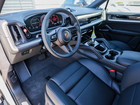 New 2025 Porsche Cayenne E-Hybrid image 4