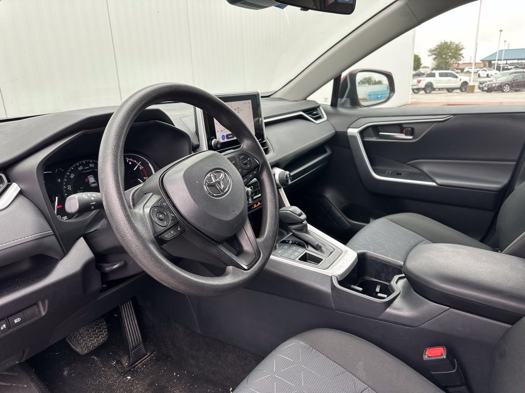 Used 2025 Toyota RAV4 XLE AWD/4WD image 15