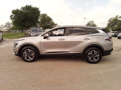 Used 2025 Kia Sportage LX image 8