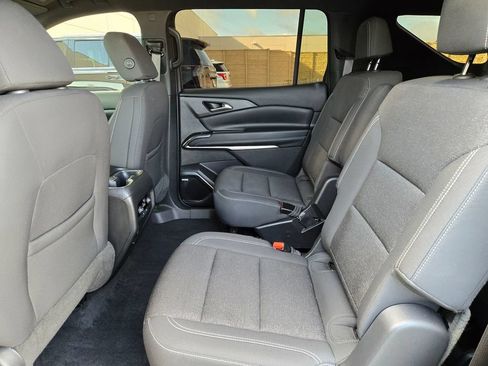 Used 2024 Chevrolet Traverse LT w/ Enhanced Driving Package FWD image 15