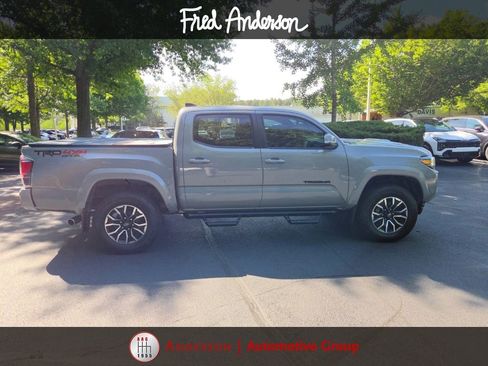 Used 2020 Toyota Tacoma TRD Sport w/ TRD Premium Sport Package AWD/4WD image 13