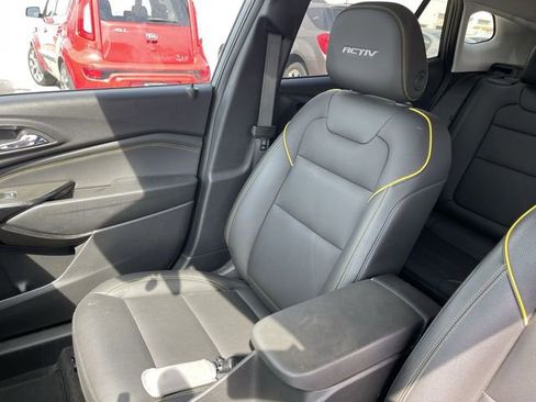 Used 2024 Chevrolet Trax ACTIV w/ Sunroof Package FWD image 23