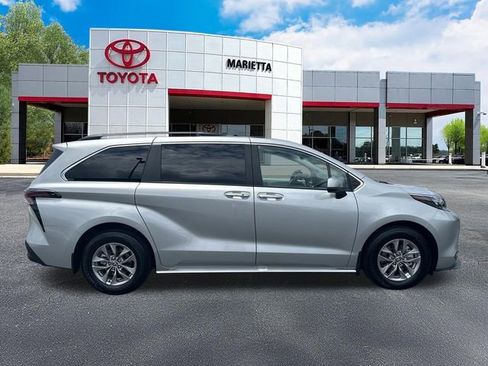 Certified 2025 Toyota Sienna XLE w/ XLE Plus Package FWD image 29