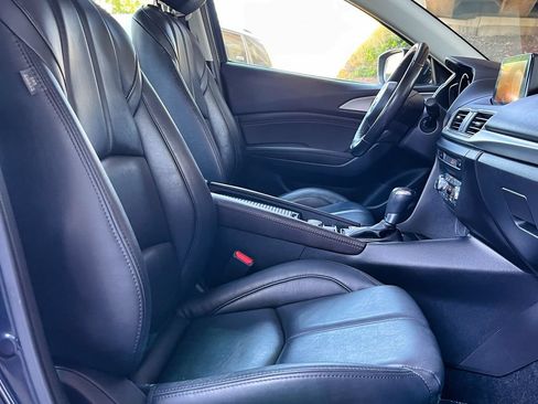 Used 2018 MAZDA MAZDA3 Touring FWD image 25