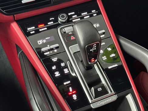 Used 2022 Porsche Cayenne S image 21