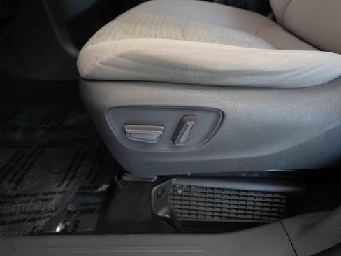 Used 2021 Toyota Sienna LE AWD/4WD image 12