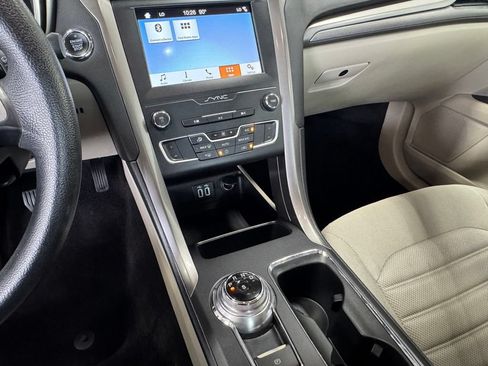 Used 2019 Ford Fusion SE FWD image 17