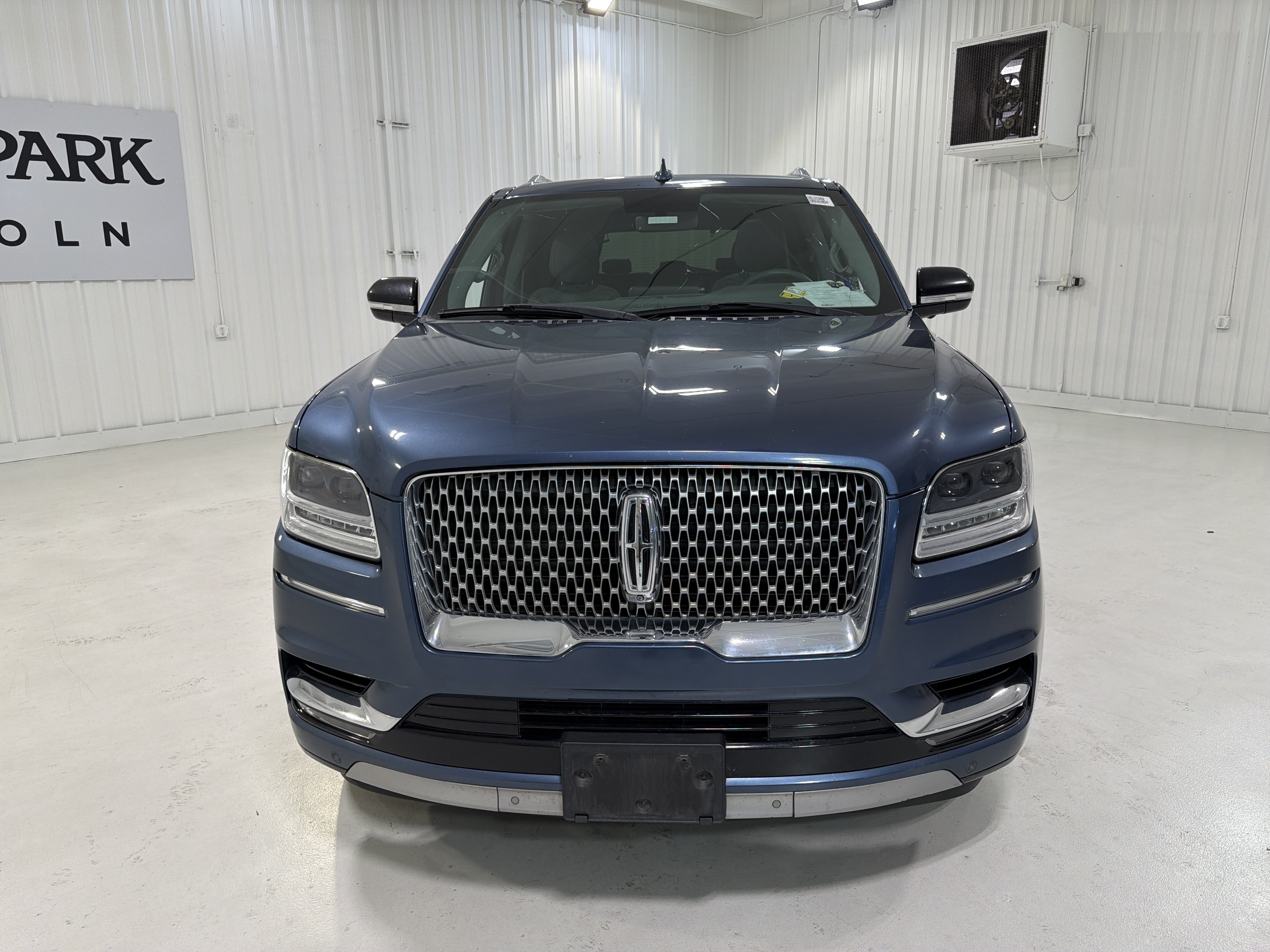 Used 2019 Lincoln Navigator Select RWD image 12