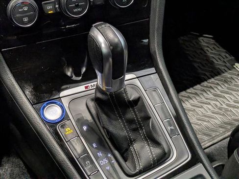 Used 2017 Volkswagen Golf R 4-Door image 12