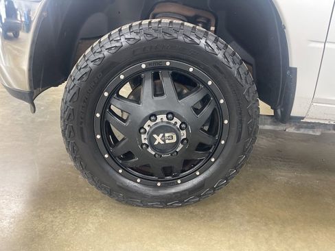 Used 2017 RAM 3500 Tradesman w/ Chrome Appearance Group AWD/4WD image 8