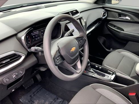 Used 2022 Chevrolet TrailBlazer LT w/ Convenience Package image 12