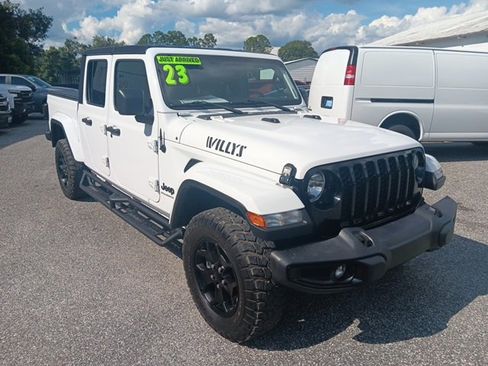 Used 2023 Jeep Gladiator Sport image 9