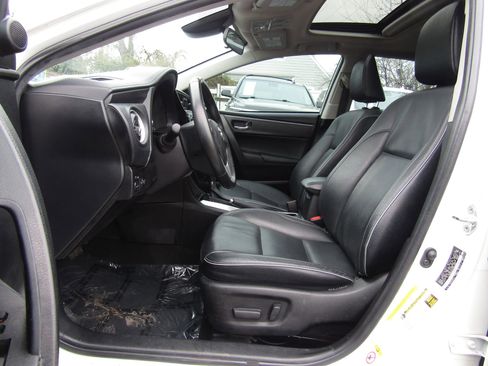 Used 2019 Toyota Corolla XLE image 18