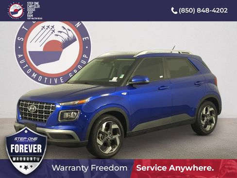 Used 2023 Hyundai Venue SEL FWD image 2