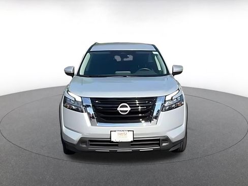 Used 2025 Nissan Pathfinder SV FWD image 4