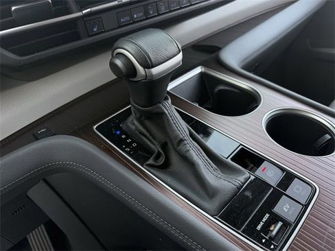 Used 2024 Toyota Sienna XLE image 19