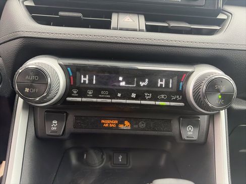 Used 2020 Toyota RAV4 XLE w/ Convenience Package image 20