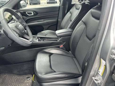 Used 2023 Jeep Compass Latitude AWD/4WD image 17