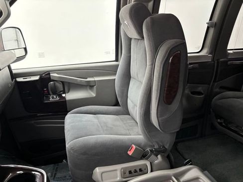 Used 2019 Chevrolet Express 2500 RWD image 37