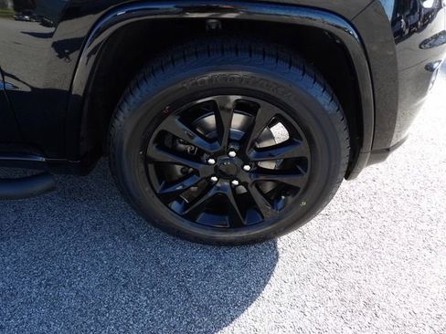 Used 2022 Jeep Grand Cherokee Laredo X AWD/4WD image 9