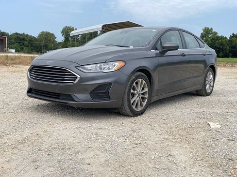 Used 2020 Ford Fusion SE FWD image 9