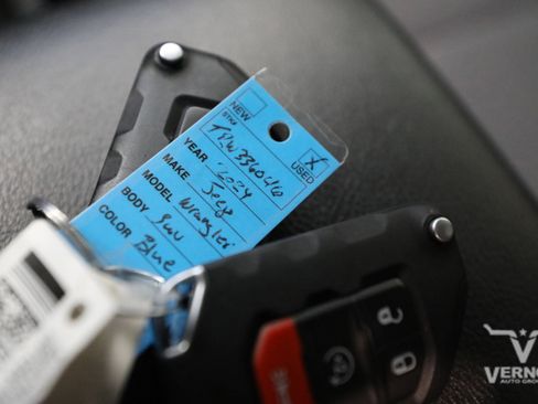Used 2024 Jeep Wrangler Unlimited Sport AWD/4WD image 12