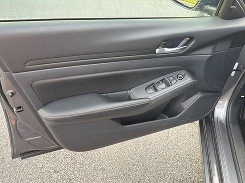 Used 2025 Nissan Altima 2.5 SV FWD image 16