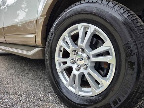 Used 2014 Ford Expedition EL XLT w/ Equipment Group 202A image 10