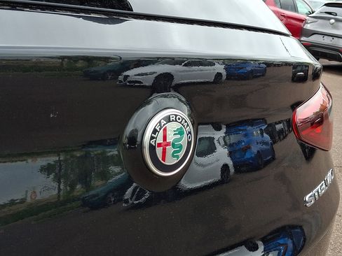 Used 2023 Alfa Romeo Stelvio Veloce AWD/4WD image 32