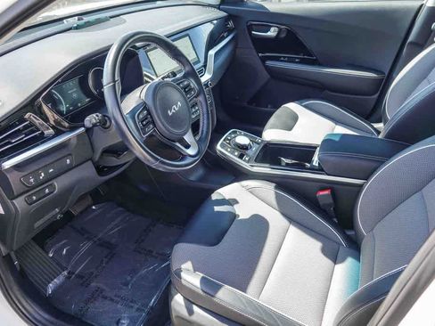 Certified 2022 Kia Niro EX image 16