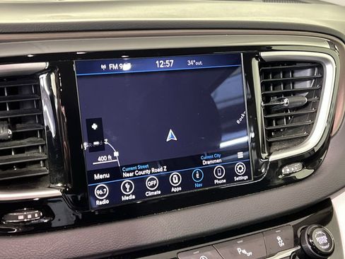 Used 2019 Chrysler Pacifica Touring Plus image 29