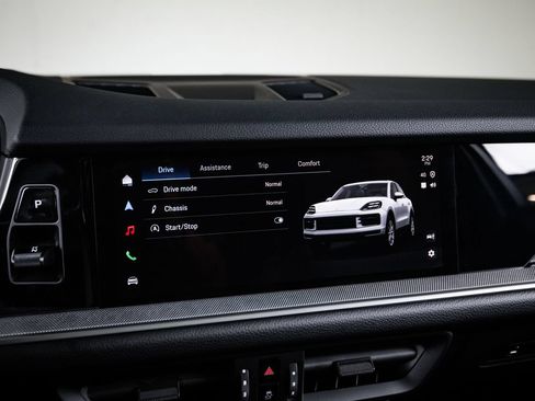 Certified 2026 Porsche Cayenne AWD/4WD image 18