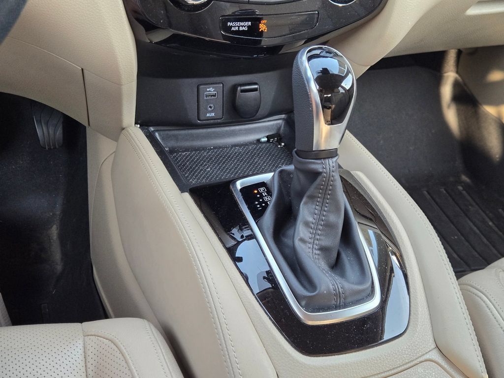 Used 2017 Nissan Rogue SL FWD image 29